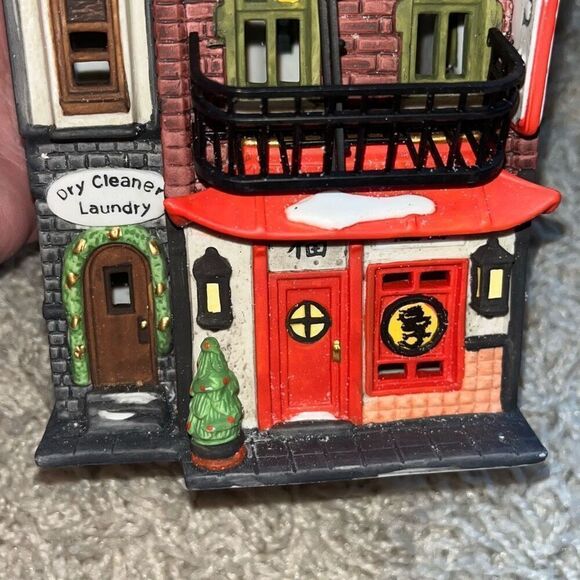 Department 56, Christmas In The City Series,  Wong's in Chinatown - Picture 8 of 16